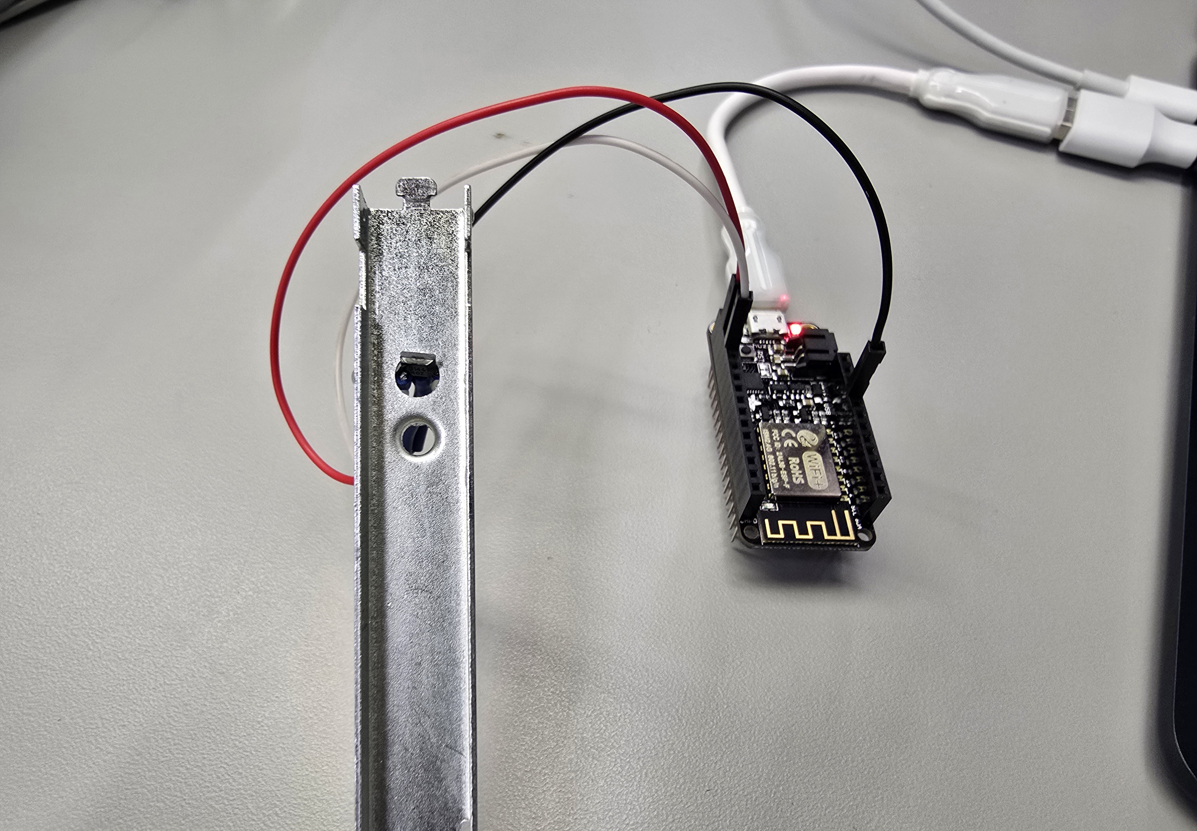 Magazine rail wired to ESP8266 for bench test